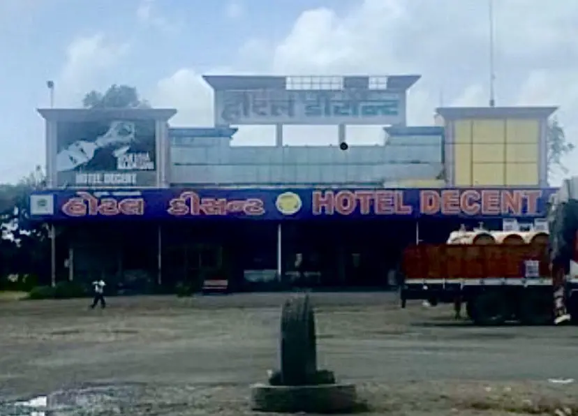 Hotel Decent, NH48