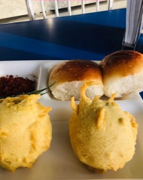 Maharashtrian vada pav